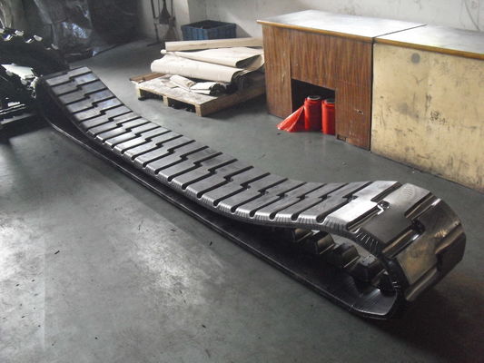470x152.4x56 Padrão liso ou gravado PF6110 Pistas de borracha Peças de pavimentação de asfalto com 52 links