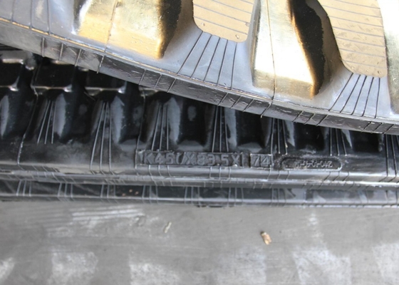 74 largura Jointless de Rubber Tracks 450mm da máquina escavadora das relações