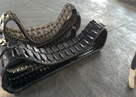 74 largura Jointless de Rubber Tracks 450mm da máquina escavadora das relações
